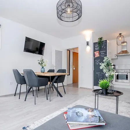 Forest Premium Balcony - Muelheim, Wi-fi, Netflix Apartment *